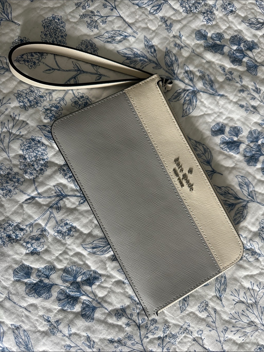 Kate Spade Two-Tone Leather Wristlet in Gray & Cream